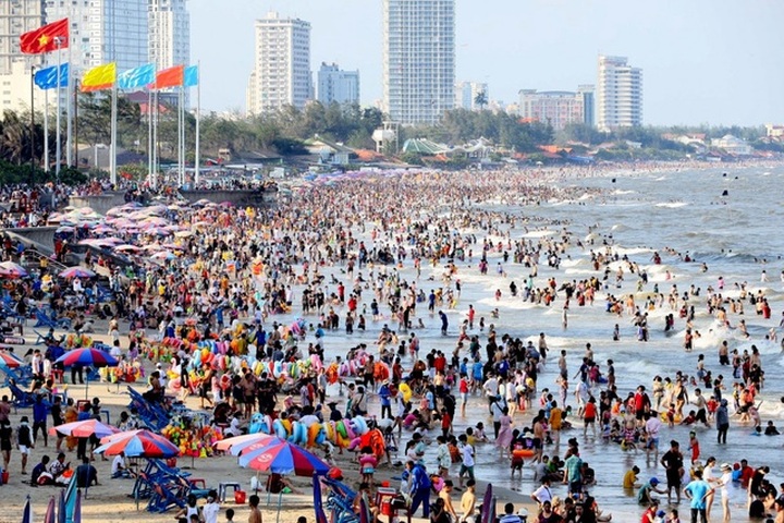 Large crowds at tourist destinations despite Covid-19 threat - 5