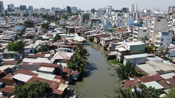 HCM City to reclaim land from nearly 3,000 households for canal upgrade - 1