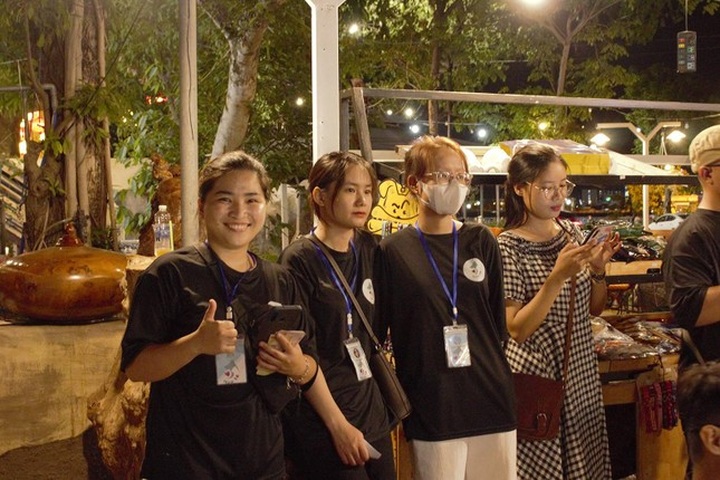 Danang team raises funds for dog and cat rescue - 4