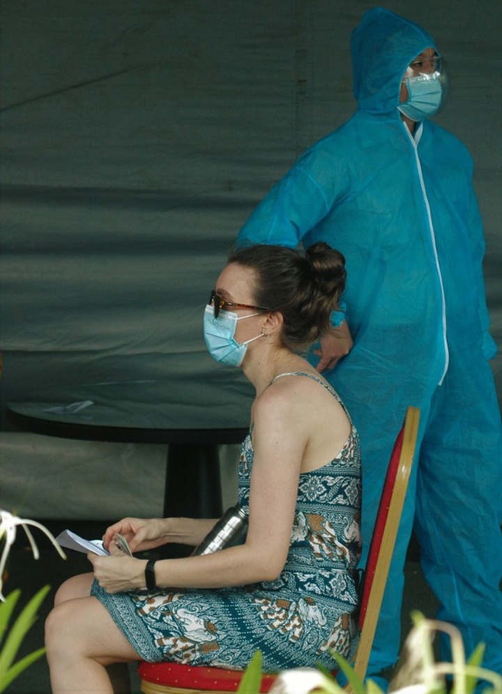 Over 17,000 foreigners in HCM City receive Covid-19 jabs - 1 Over 17,000 foreigners in HCM City receive Covid-19 jabs - 1