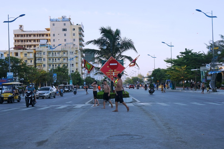Sam Son crowded during hot days - 4
