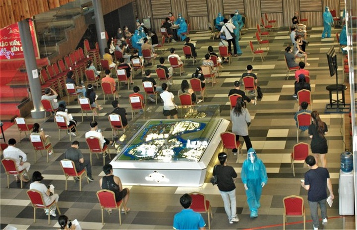 Over 17,000 foreigners in HCM City receive Covid-19 jabs - 6 Over 17,000 foreigners in HCM City receive Covid-19 jabs - 6