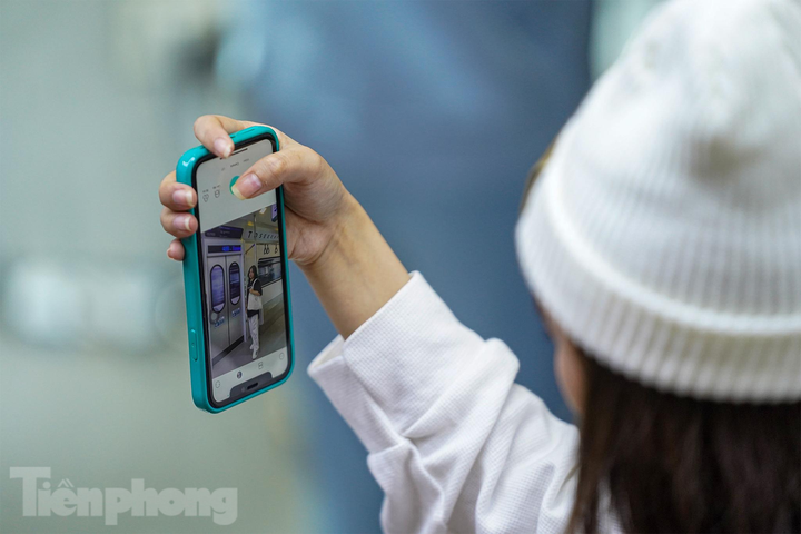 Enjoying coffee in train carriage shop in HCM City - 4 Enjoying coffee in train carriage shop in HCM City - 4