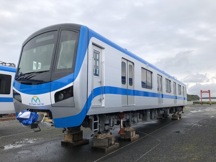 Japanese metro trains shipped for HCM City metro line No1 - 1