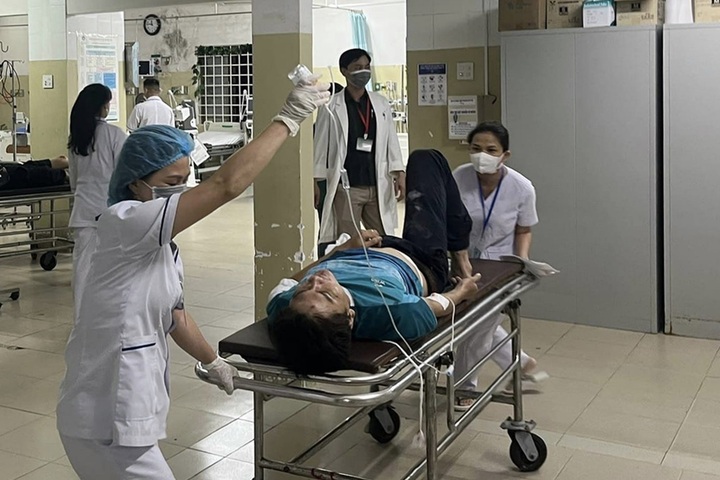 Two passengers killed, nine other injured in bus collision - 2 Two passengers killed, nine other injured in bus collision - 2