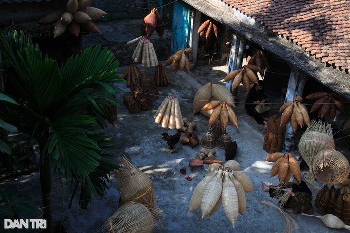 Hung Yen's 200-year-old fish trap weaving craft - 6 Hung Yen's 200-year-old fish trap weaving craft - 6