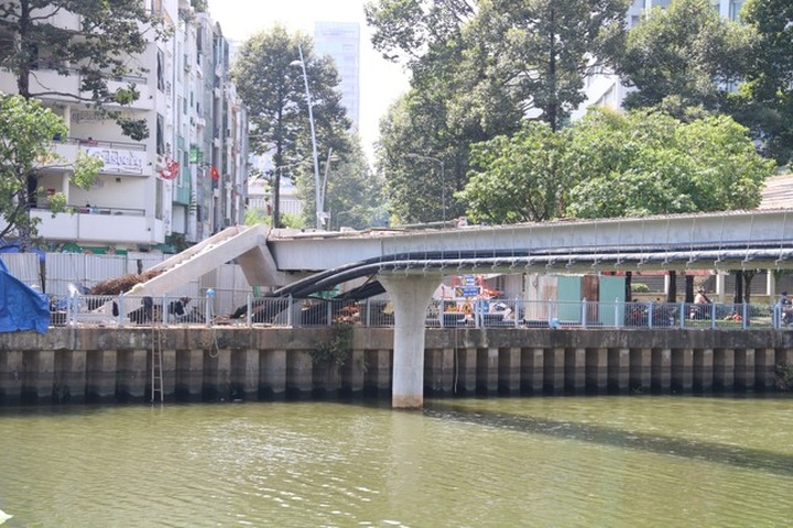 Pedestrian bridge to open across HCM City's most beautiful canal - 3 Pedestrian bridge to open across HCM City's most beautiful canal - 3