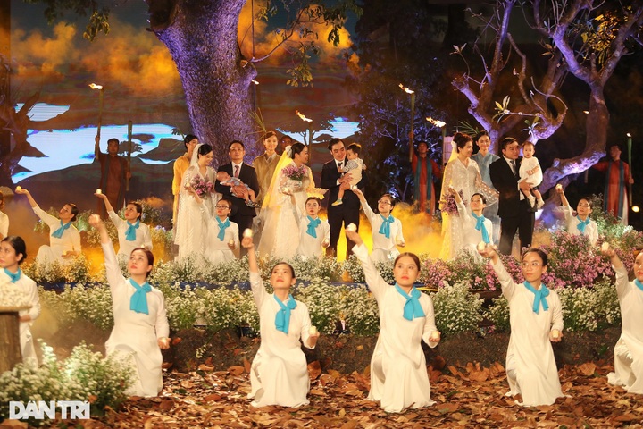 Mass wedding held for HCM City hospital’s couples - 15