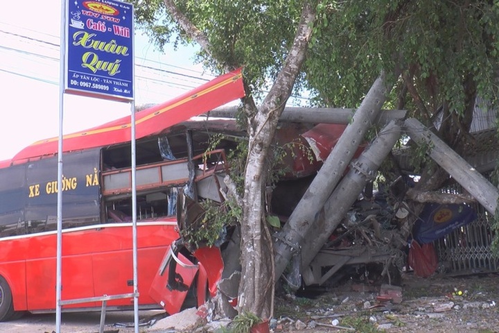 Three die, two injured in Dong Thap traffic accident - 1