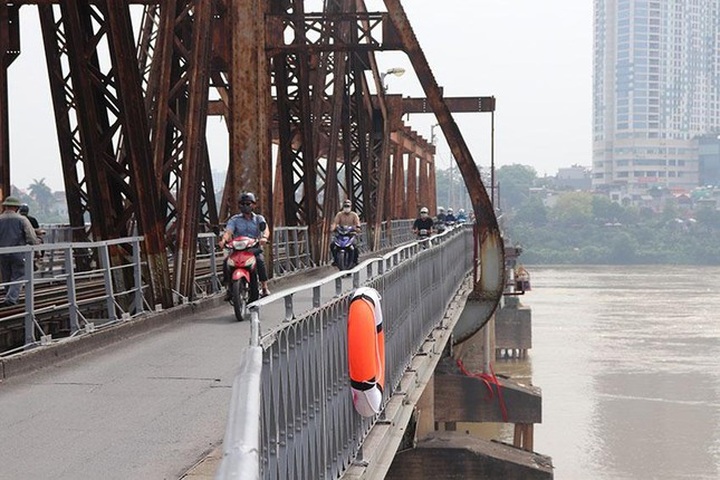 Lifebuoys available for rescue work on Red River - 1 Lifebuoys available for rescue work on Red River - 1