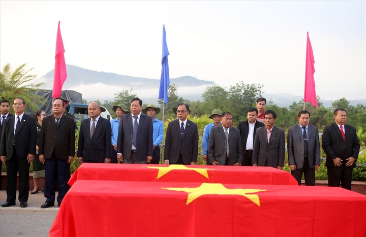 Vietnamese war dead remains in Laos brought home - 2