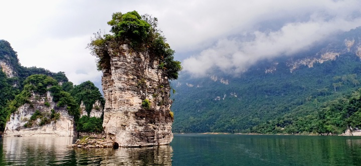 Tuyen Quang's Na Hang Reservoir offers stunning landscapes - 6