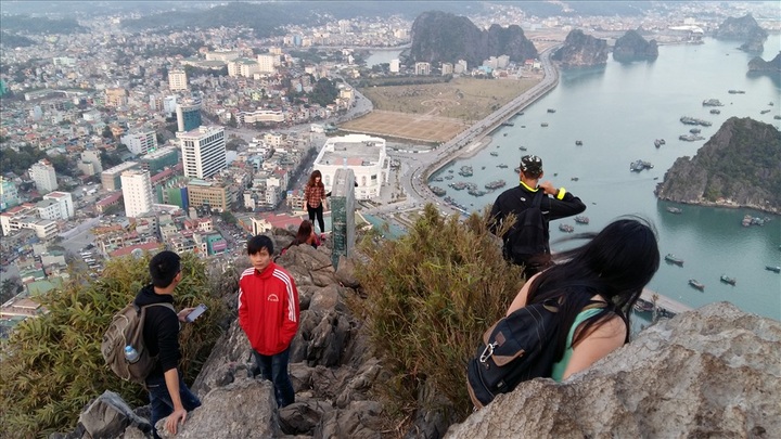 Escalator installation considered for Ha Long mountain - 1