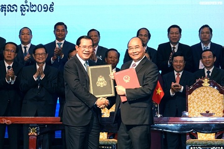 Vietnam, Cambodia review border work, sign new border treaty - 1