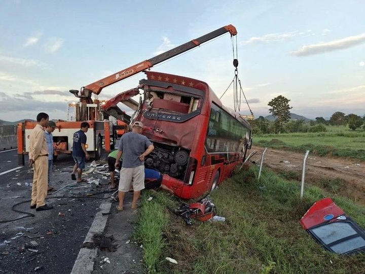 Two dead, four injured in passenger bus collision - 1 Two dead, four injured in passenger bus collision - 1