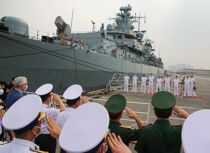 German frigate docks at Ho Chi Minh City port - 6