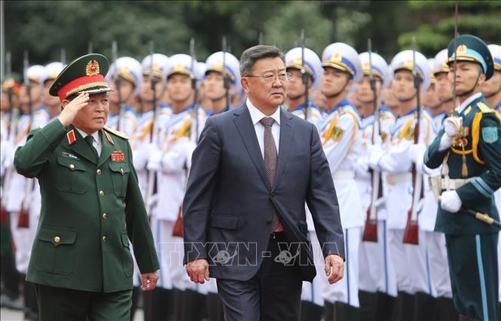 Vietnamese, Mongolian Defence Ministers hold talks in Hanoi - 1 Vietnamese, Mongolian Defence Ministers hold talks in Hanoi - 1