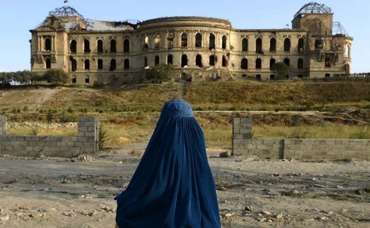 Taliban ban Afghan women from flying without male relative - 1