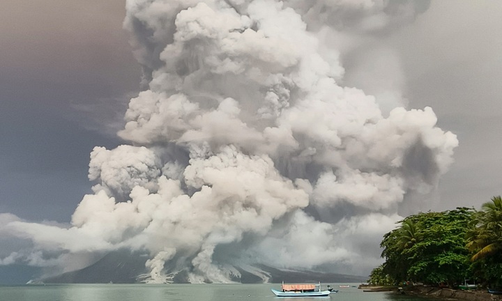 Indonesia volcano belches ash tower 2 km into the sky - 1 Indonesia volcano belches ash tower 2 km into the sky - 1