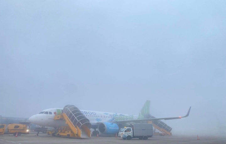 Flights diverted from central airports due to dense fog - 1
