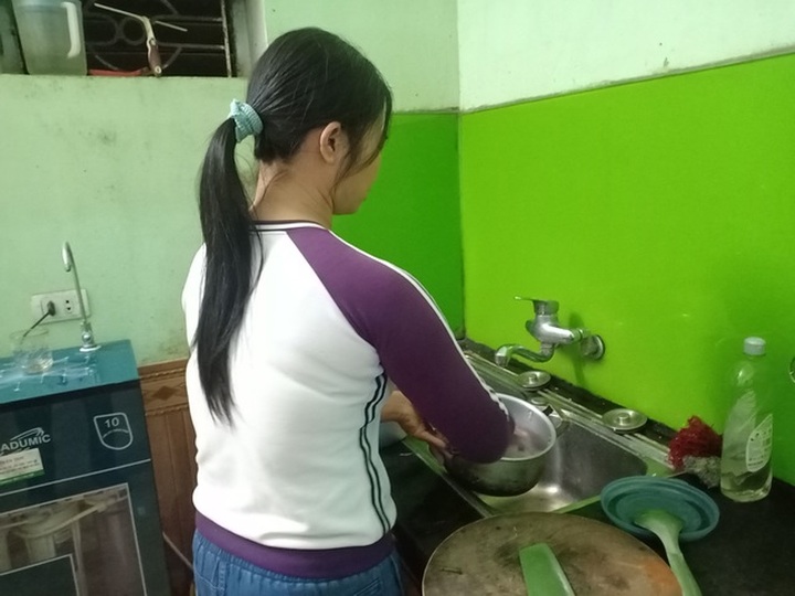 Hanoi families faces shortage of home helpers after Tet - 1
