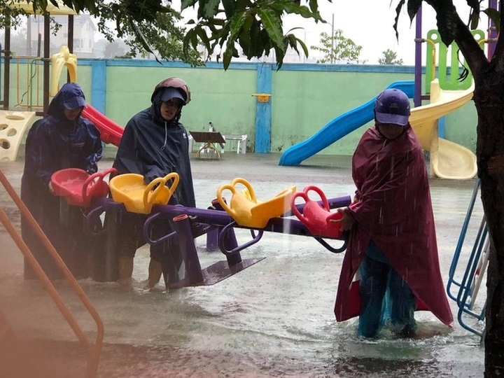 Flood-hit schools in Ha Tinh in dire need of help - 1