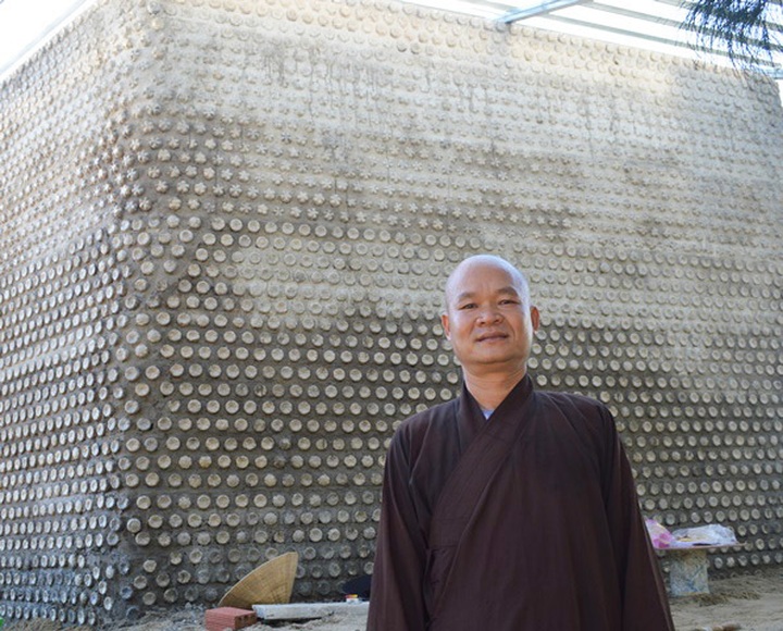 Quang Ngai monk builds environmentally-friendly house - 1