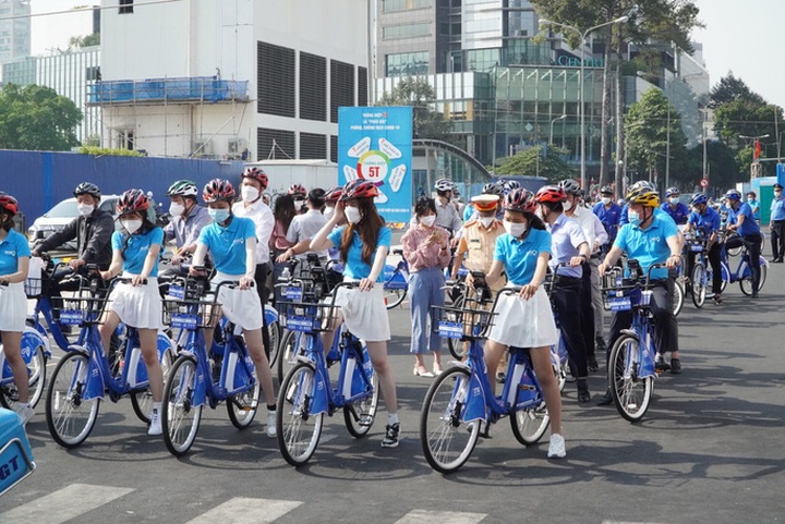 Public bike service popular in HCM City - 1
