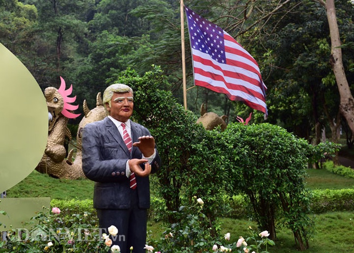 Kim and Trump statues erected at Hanoi resort - 5