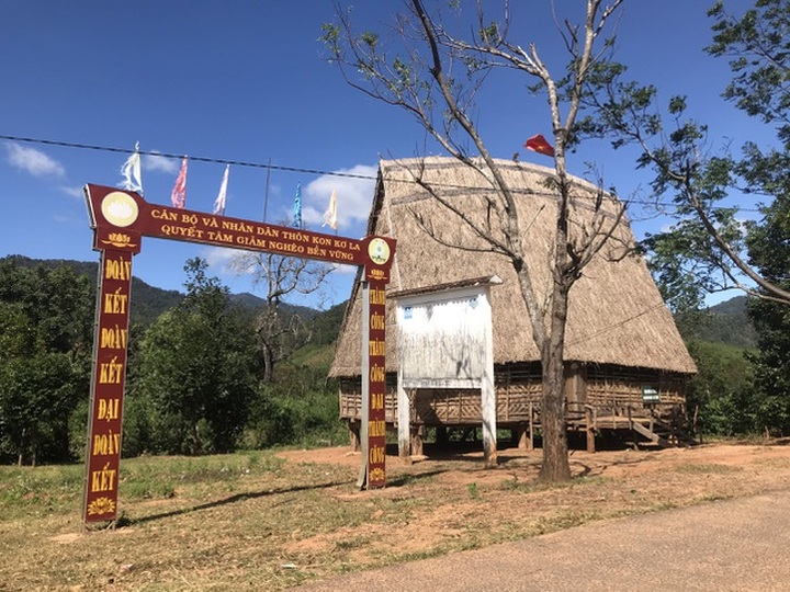 Kon Tum school threatened by erosion - 1 Kon Tum school threatened by erosion - 1