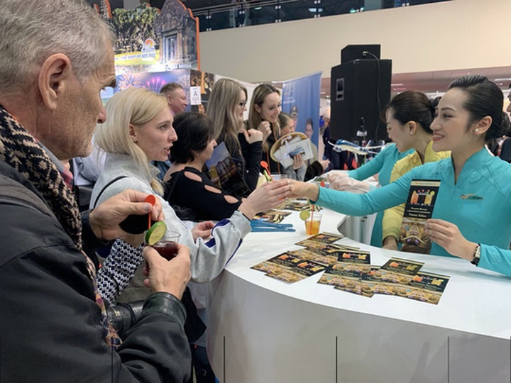 Domestic airlines race to open new international routes - 1