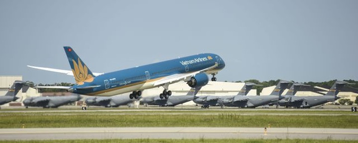 Vietnam Airlines receives first Boeing 787-10 - 3
