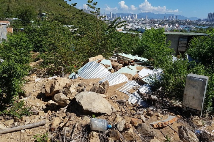 Hundreds in Nha Trang City faces landslide risk - 1