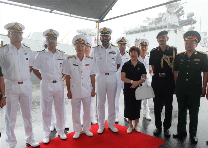 Indian navy ship visits Danang - 4 Indian navy ship visits Danang - 4