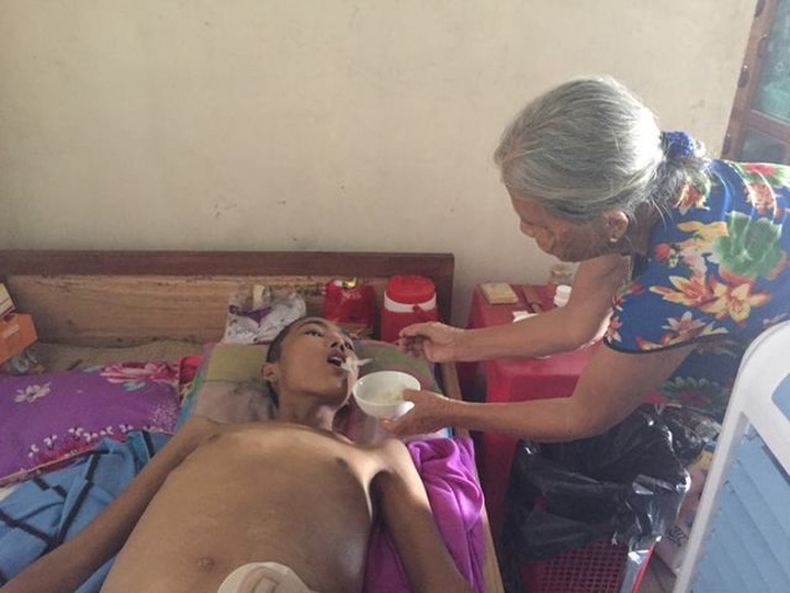 Dantri/DTiNews readers support man struggling with cirrhosis - 1