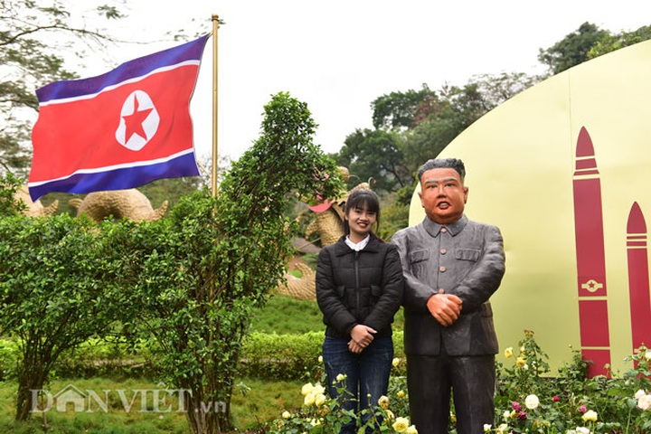 Kim and Trump statues erected at Hanoi resort - 4