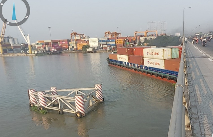 Barge collision damages Dong Nai Bridge - 1