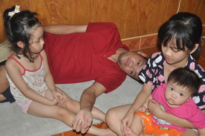 Ailing couple in Hanoi in desperate need of help - 1