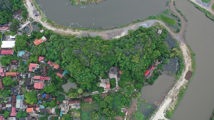 Ninh Binh rushes to evacuate villagers ahead of new landslide - 1