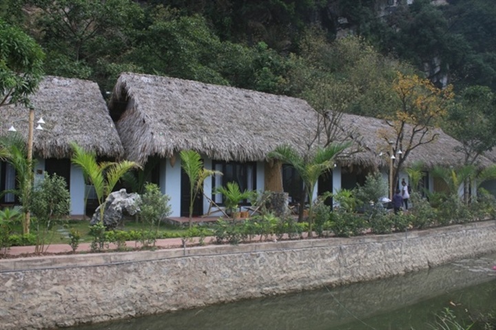 Ninh Binh announces illegally-built guest houses at Trang An - 1 Ninh Binh announces illegally-built guest houses at Trang An - 1