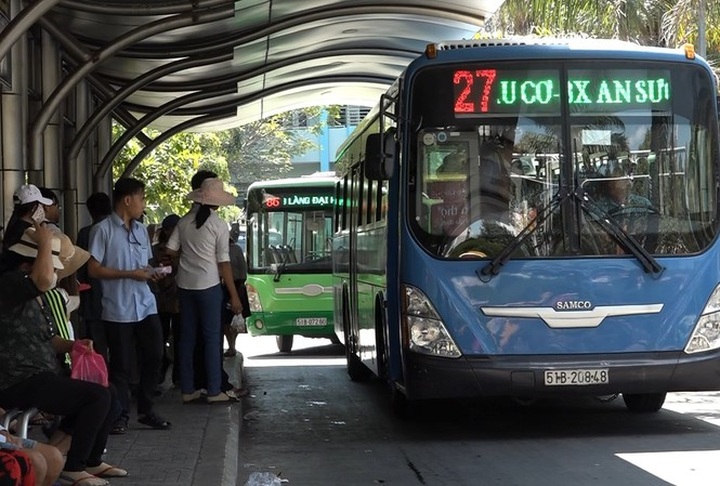 HCM City to shut down inter-province buses - 1