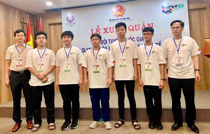 Vietnam claims five medals at Int’l Physics Olympiad 2022 - 1