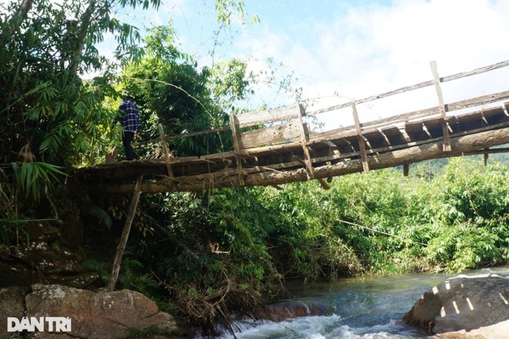 Poor Nghe An villagers need support to build a bridge - 3