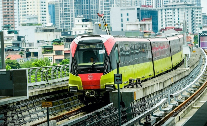 Hanoi metro trains on final trial runs - 1