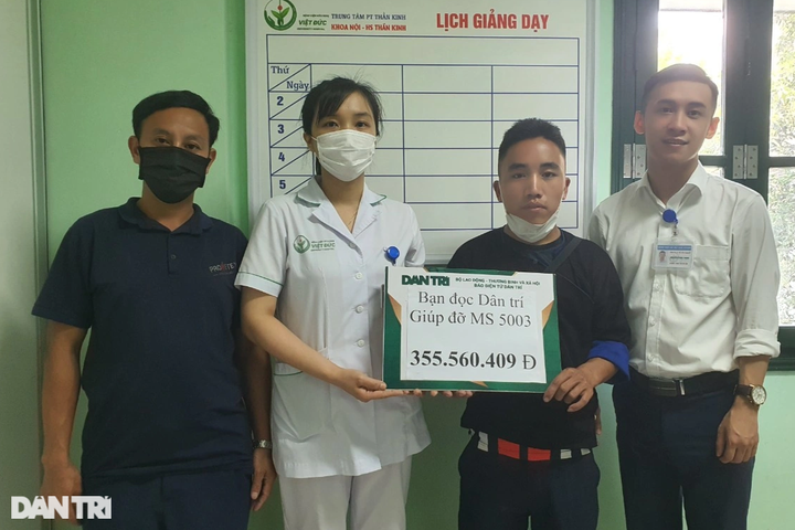 Yen Bai couple receive support to save small child - 1 Yen Bai couple receive support to save small child - 1