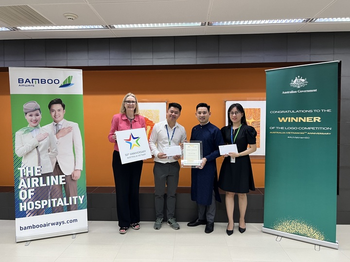 Winner of logo contest promoting Australia-Vietnam relations awarded - 1