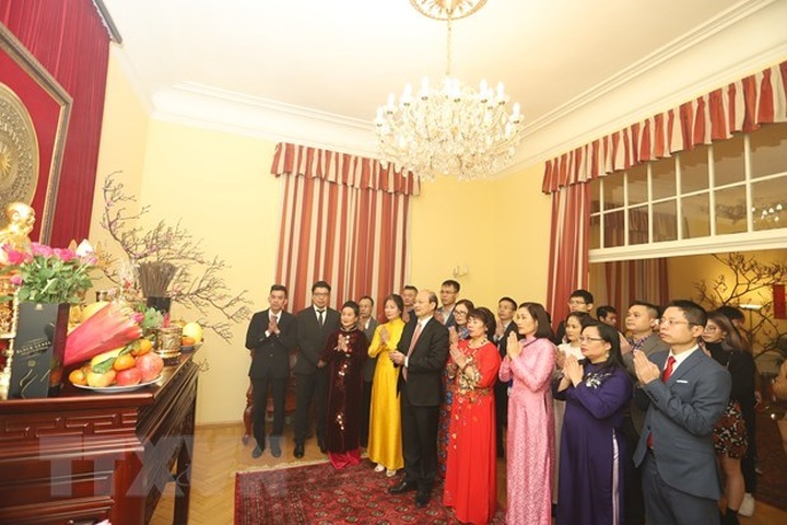Vietnamese across the world celebrate traditional Lunar New Year - 1
