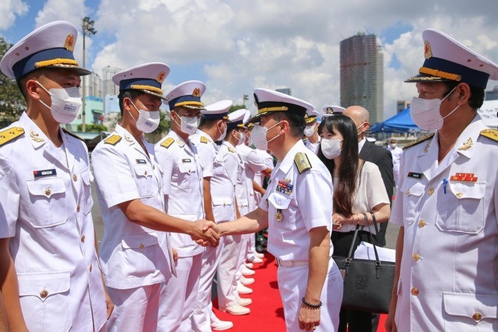 South Korean naval ships visit HCM City - 4