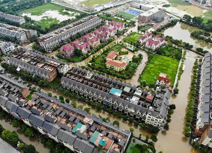 Hanoi urban area submerged after heavy rains - 1 Hanoi urban area submerged after heavy rains - 1