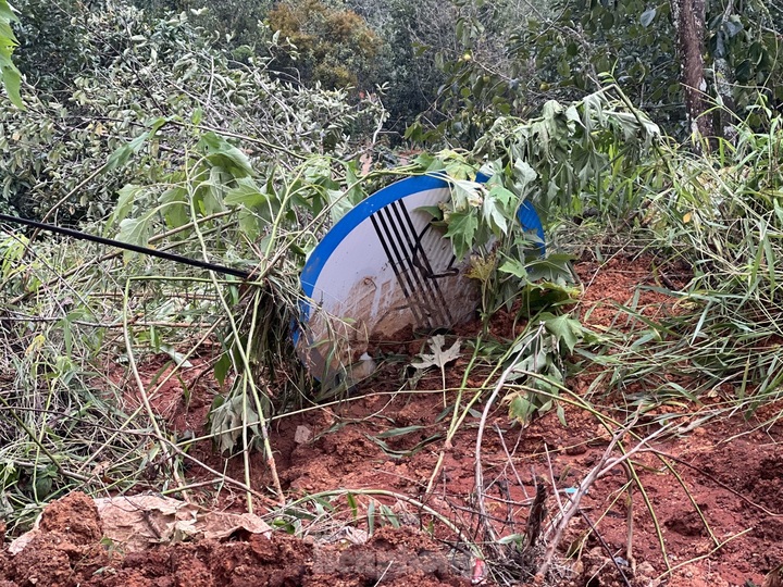 Da Lat road struggles with severe landslides - 2 Da Lat road struggles with severe landslides - 2